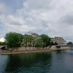 Appartement de Charme sur l\'Île Saint-Louis - Élégance&Authenticité au Cœur de Paris