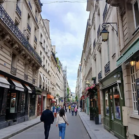 Apartment De Charme Sur L'ile Saint-louis - Elegance & Authenticite Au Coeur De *